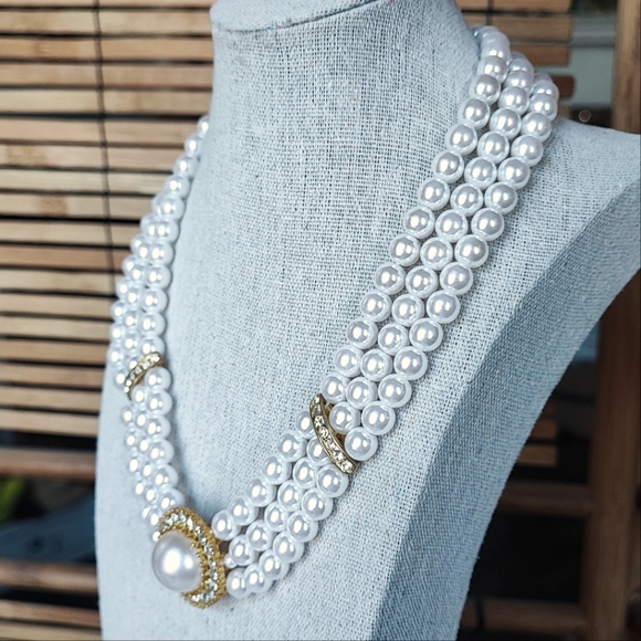 Three 3 Strand Faux Pearl Gold Tone Collar Bib Necklace Clear Rhinestones EUC - Picture 2 of 12